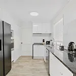 Surfers Enclave - A Spacious Family Home