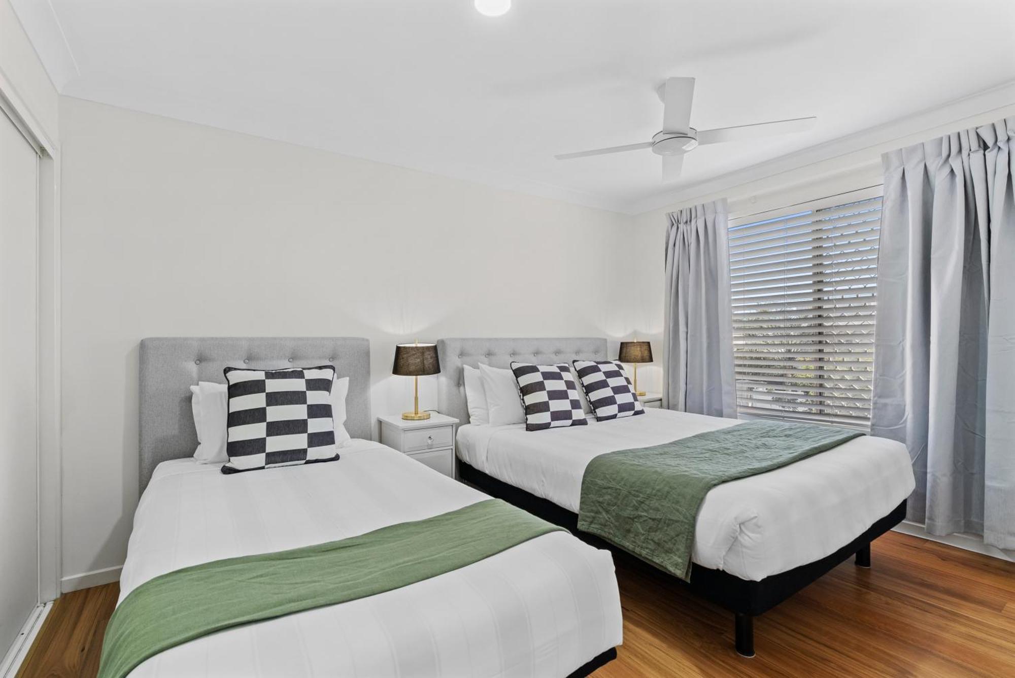 Surfers Enclave - A Spacious Family Apartment *